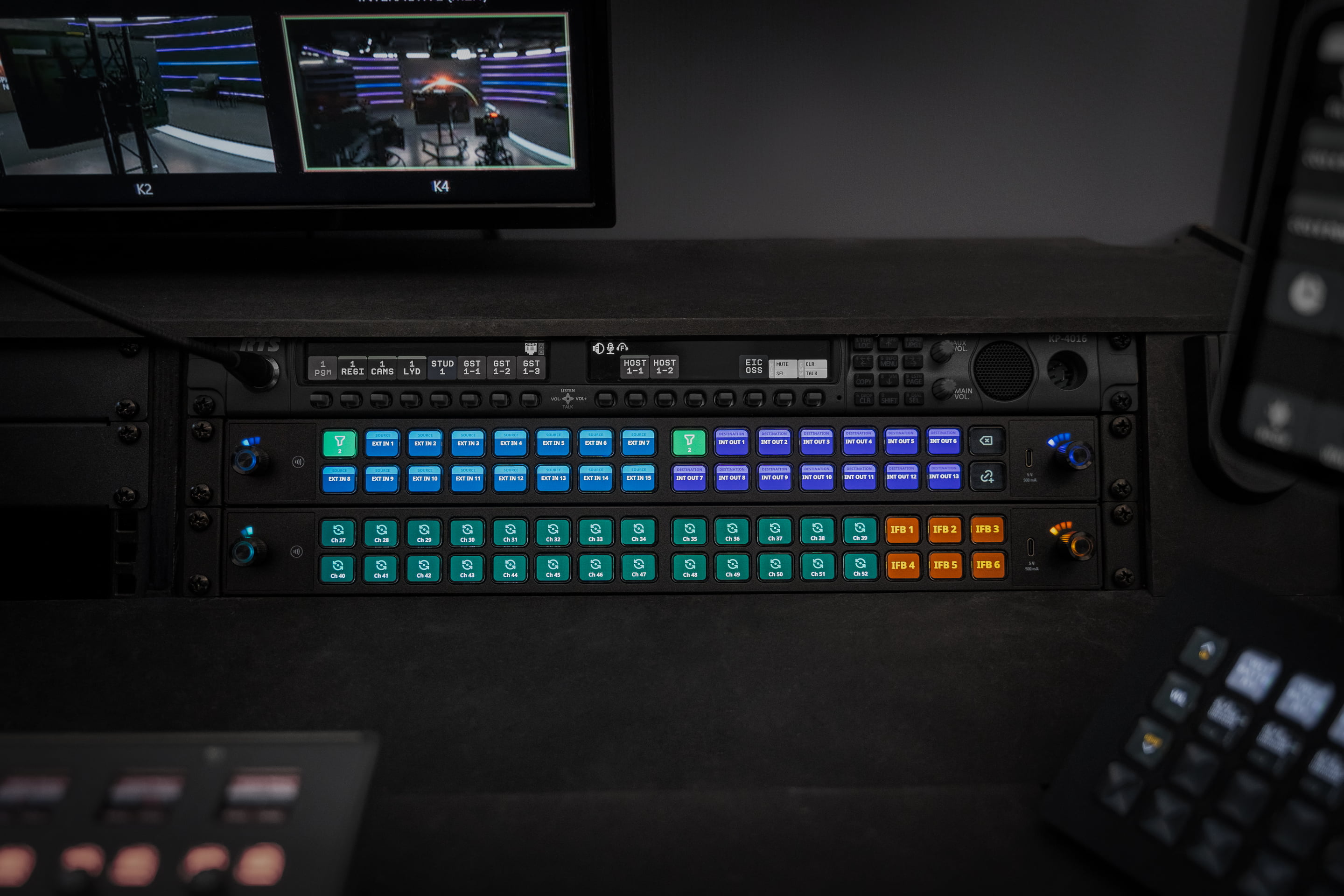 分配器・切替器 elgato STREAM DECK Stream Deck Studio | Customizable Control Surface | Elgato